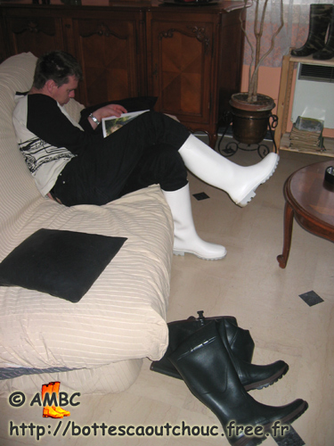 Some rest at the House of the RB, January 2007.