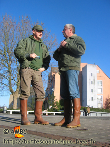Pascal & Paul at Le Mée sur Seine station, Feb. 2007.