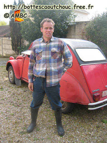 Eric and his 'Titine' (2CV Citroën), 18 March 2007.