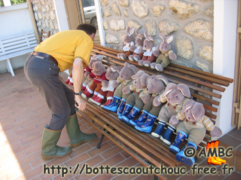 Hello, rubber booted rabbits ! Summer 2005.