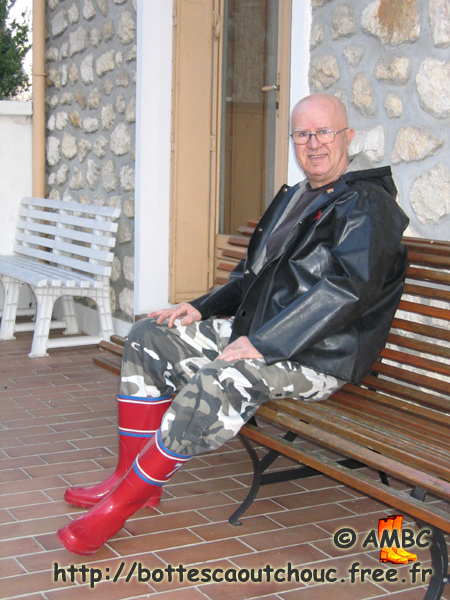 Alan is wearing Pascal 's red boots, Nov. 2005.