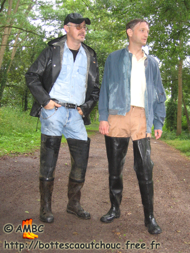Alain & Pascal wearing waders under the rain, July 2005.