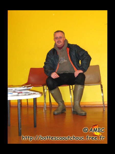 Waiting for the doctor, 2009. Gummistiefel, gumboots.