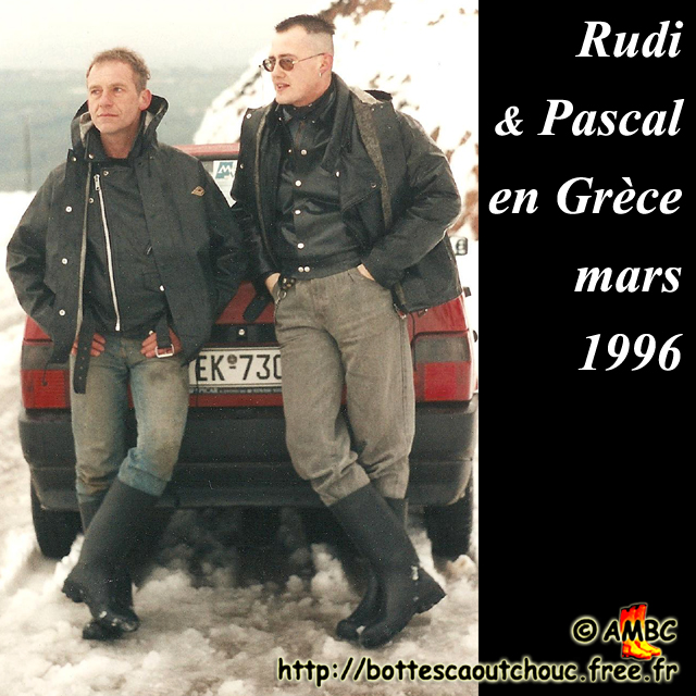 Pascal & Rudi in Greece. (snowy!) Gummistiefel, stivali di gomma, botas de goma, Gummistövlar, cizme, rubber laarzen. Copyright Pascal Bourcier 1996.