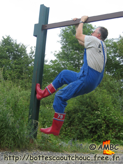 Some sport in blue bib & braces & "79" boots, 2006.