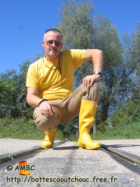Wearing yellow Hunter rubber boots, Gretz sur Loing, 2006.