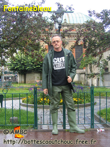 Wearing green rubber in Fontainebleau, 2006.