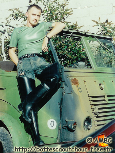 Pascal in Lyon, wearing green rubber top & Gaviota unline waders. 