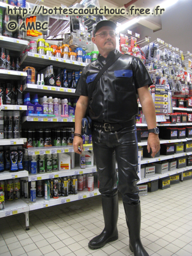 Wearing rubberat a commercial center, Summer 2010.