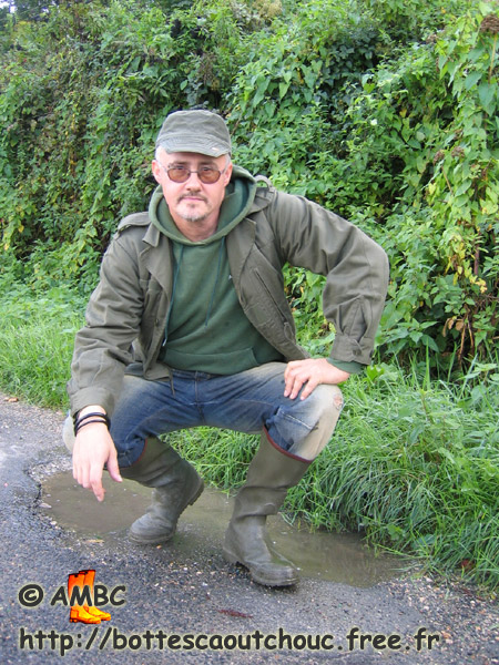 Wearing Tretorn rubber boots at Melun, November 2006.