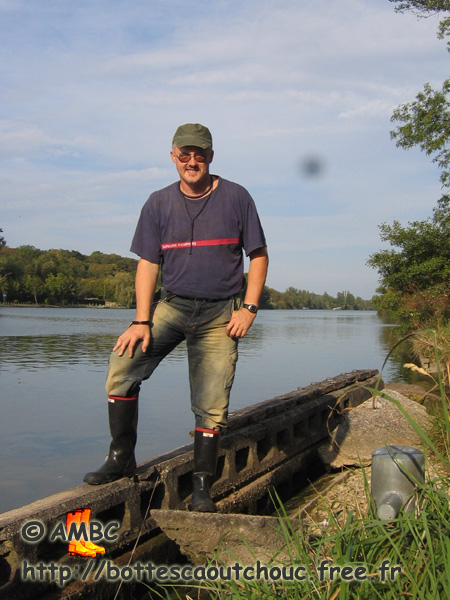 Wearing Gates boots, at the Seine river, Sept. 2006.